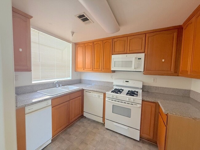 Photo - 2054 Unidad D