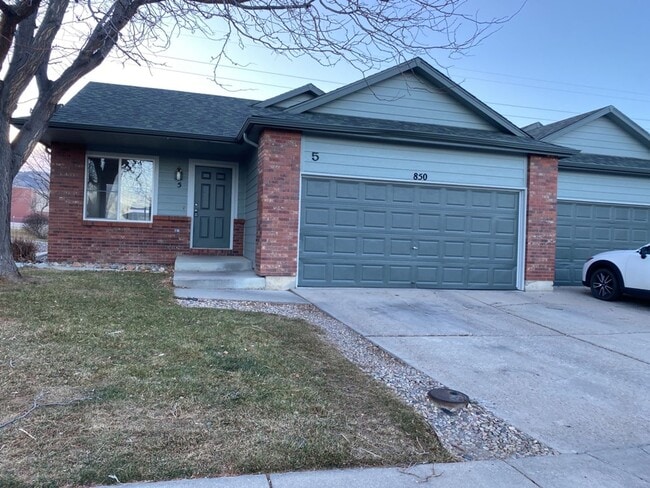 Building Photo - 3 Bed, 2 Bath Duplex in West Fort Collins close to Foothills