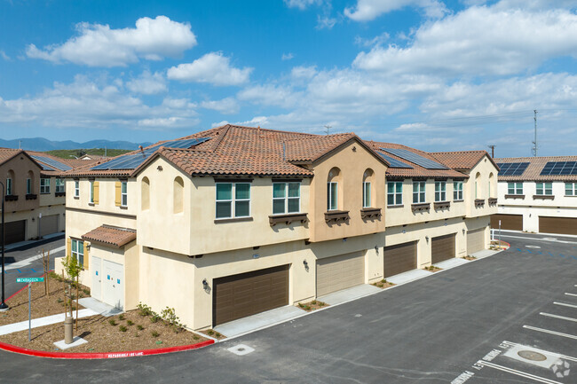 Calista Luxury Townhomes - Calista Luxury Townhomes