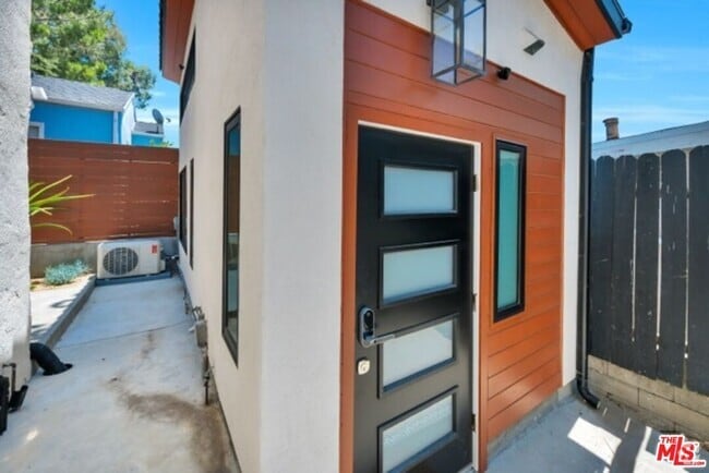 Building Photo - 1940 N Ave 51 Rental