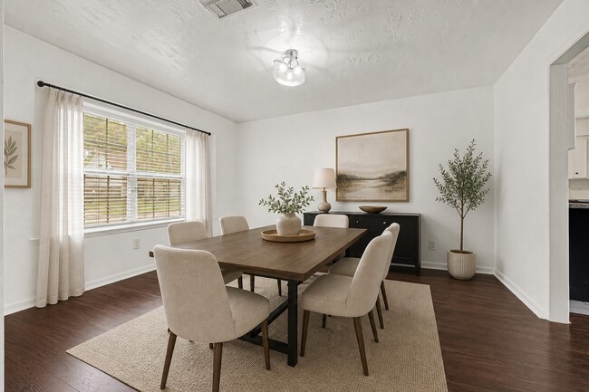 Building Photo - 539 Belwin Dr