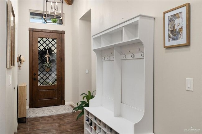 Photo - 18 Windsor St