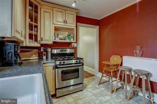 Building Photo - 34 E Ross St Unit 2 Rental