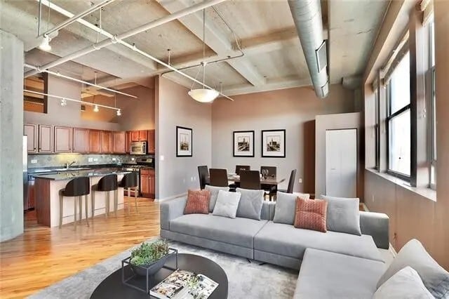 Photo - 2107 Grand Blvd Unit Western Auto 604