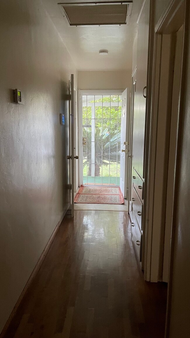 Photo - 5214 Golden Ave Unidad B