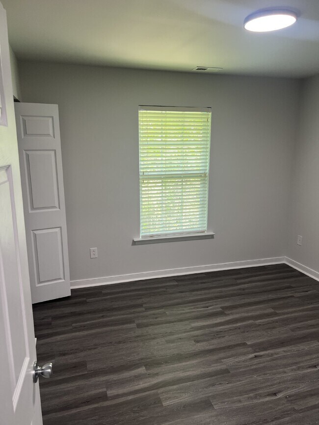Photo - Spacious 6-Bedroom Home with 3 Bathrooms i...