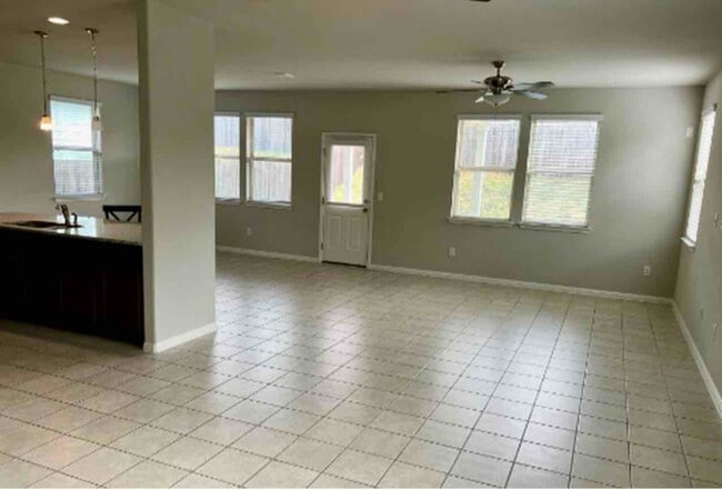 Photo - 400 Eagle Brook Ln