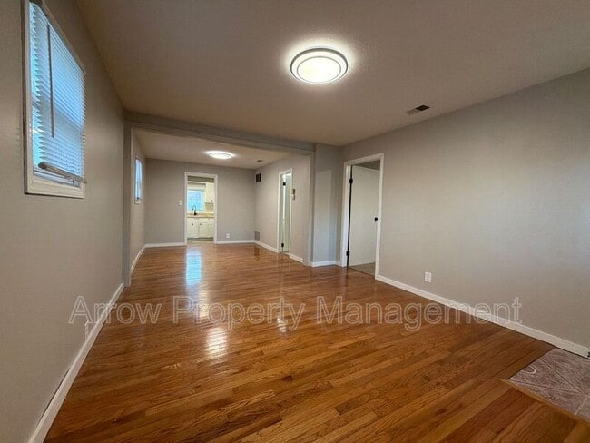 Photo - 2205 Holdrege St Unidad 2