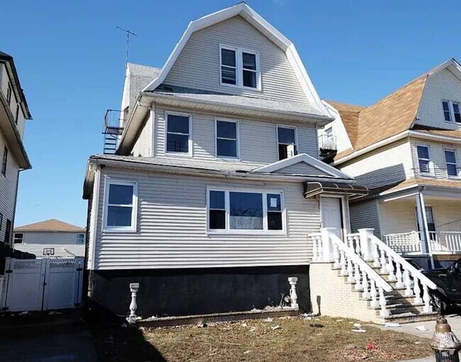 Building Photo - 519 Beach 66th St Rental