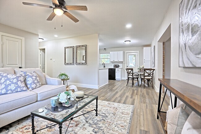 Photo - 704 Natchez River Cir