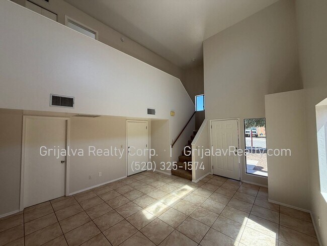 1634 E Calle Grandiosa