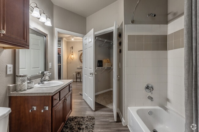 2BR, 2BA - 974SF - Second Bathroom