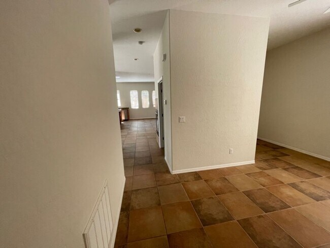 Photo - WINDSOR AT QUEENSRIDGE