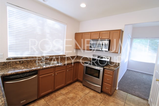 Photo - 5-beds, 3-baths Waterfront home in Gilbert...