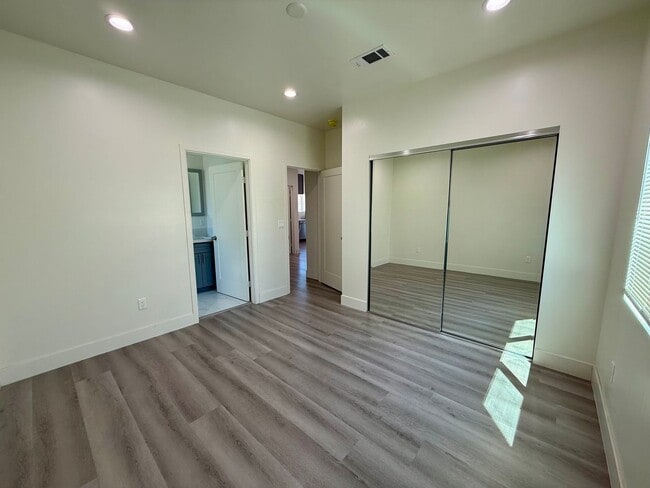 Photo - RINYO6696 Unit .