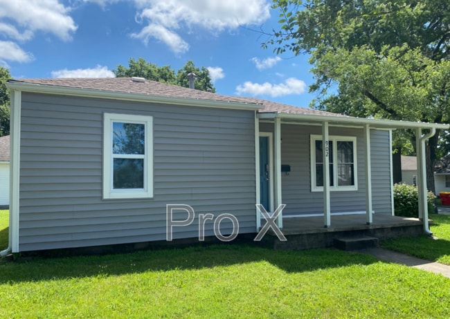 Building Photo - 902 N Grand St