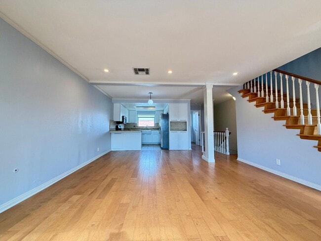 Photo - 2 Bed / 2.5 Bath Tri-Level Townhome – Gated Community in North Redondo Beach (Torrance PO)