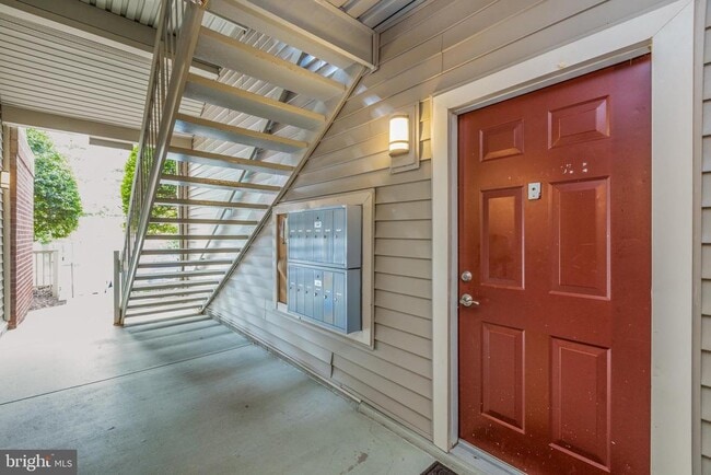 Building Photo - 1727 Ascot Way Unit A