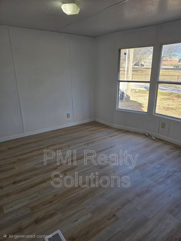 Photo - 310 Elberta Ave