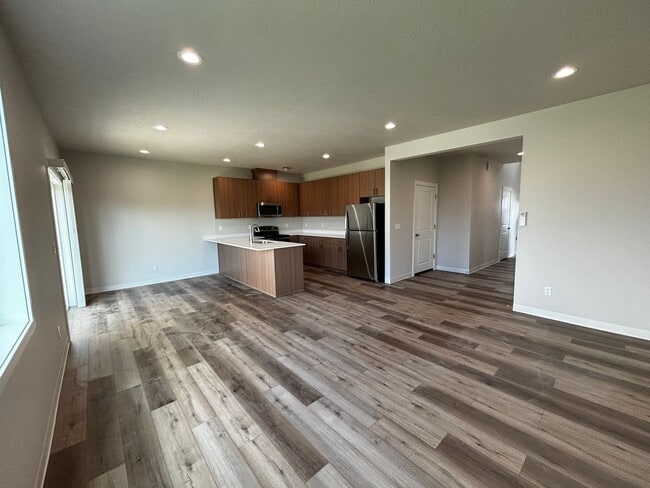 2420-2422 Leonard Ln. - 2420-2422 Leonard Ln. Apartment Unit 2422 Leonard Ln.