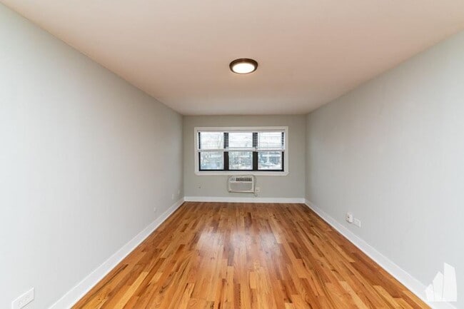 Building Photo - 0 bedroom in Highland Park IL 60035 Unit 107