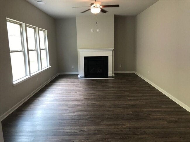 Photo - 213 Creek View Pl