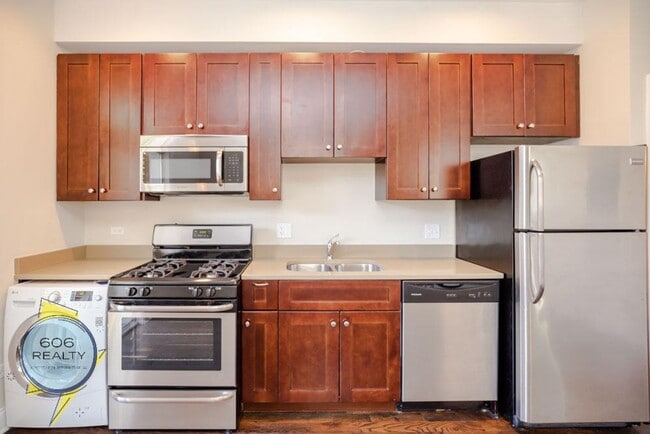 Photo - Lincoln Park renovated apartments! Unit 649-2F