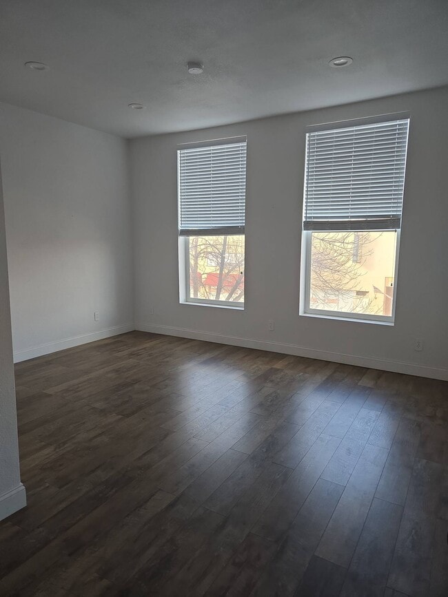 Photo - 124 E Main St