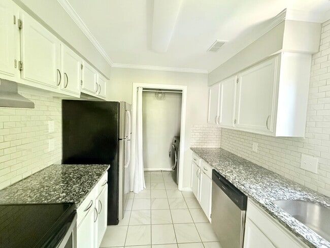 Photo - 2553 Stockbridge Dr