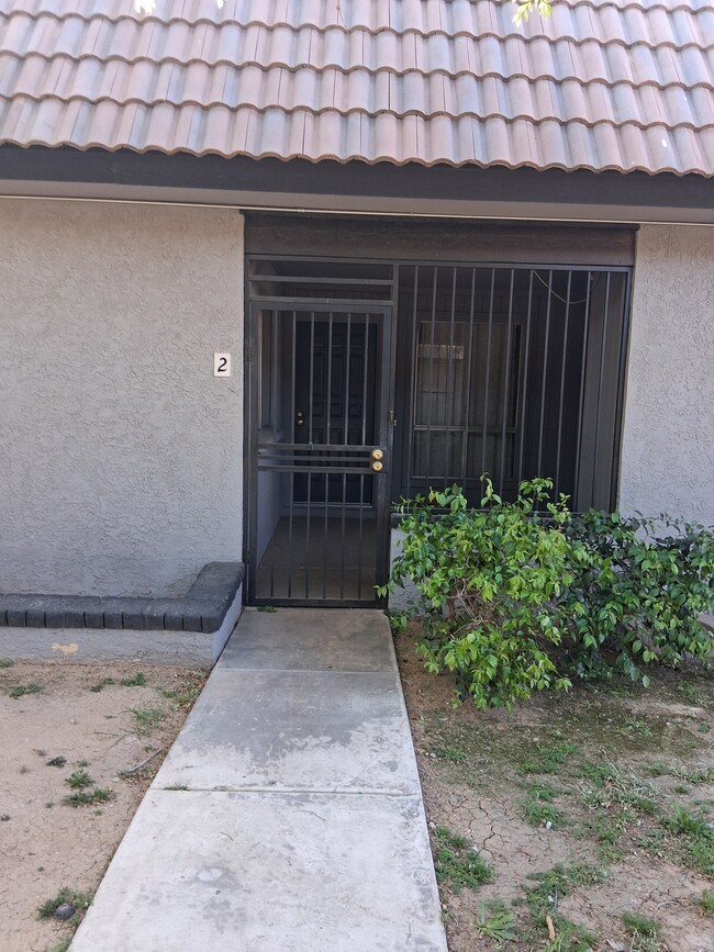 Building Photo - 9031 W Elm St Unit 2