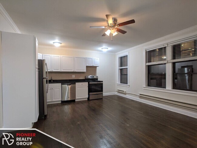 Photo - 3340 N Marshfield Ave Unit 3345-209