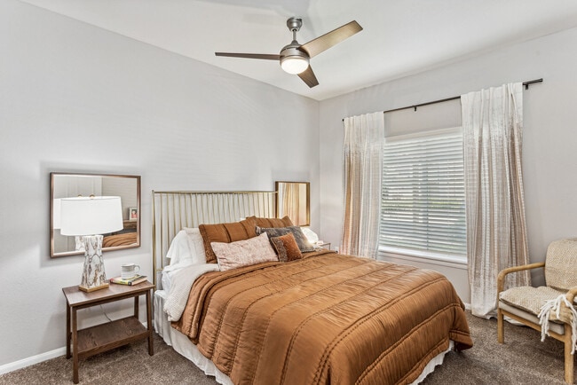 Photo - 850 on the Avenue