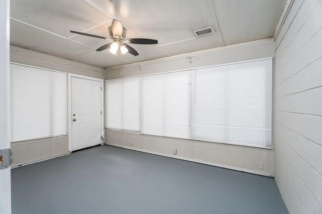 Photo - 385 Dunwoodie Rd