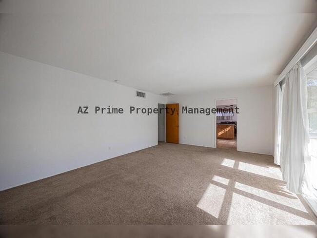 Photo - 530 W 15th St