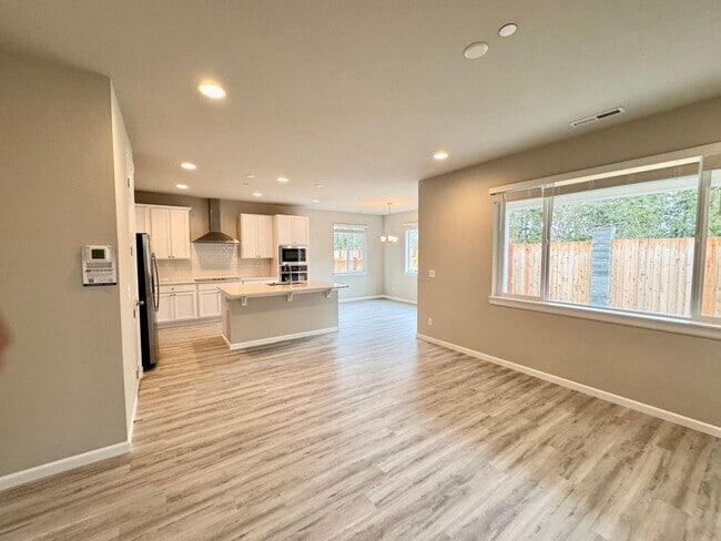 Photo - 7467 87th Dr NE