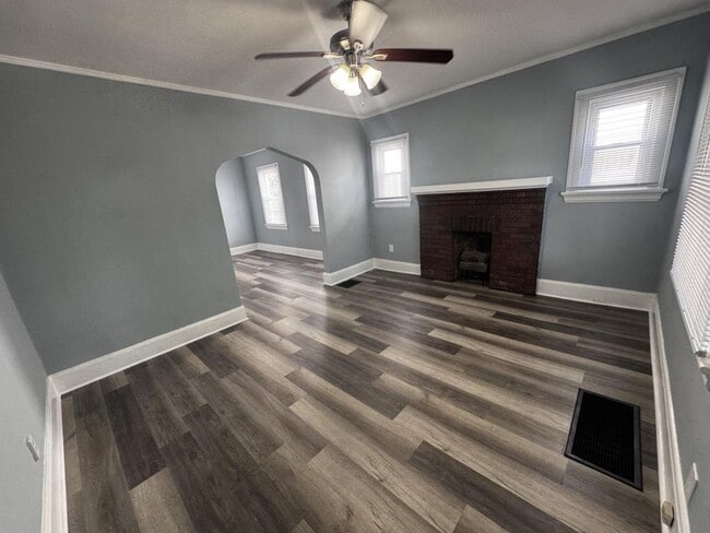 Photo - 5711 Warren Ave