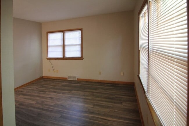 Photo - Spacious 1 Bedroom 1 Bath unit close to Downtown Iowa City!