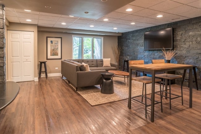 Photo - Butterfield Towers Apartments