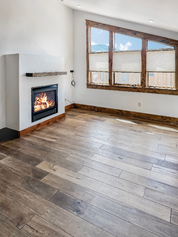 Building Photo - 80 Mule Deer Ct Rental