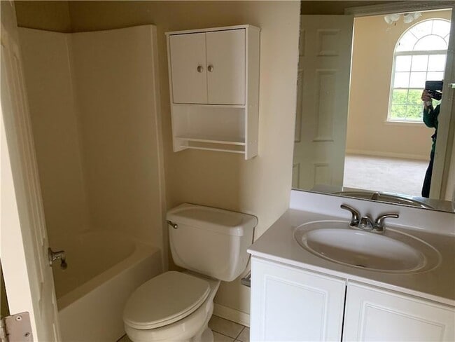 Photo - 504 Perryl Ln