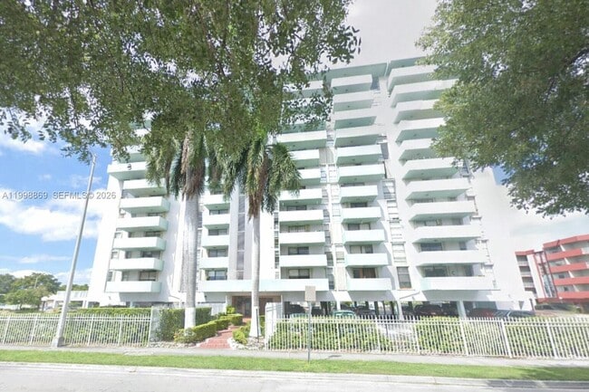 Building Photo - 1825 W 44th Pl Unit 808