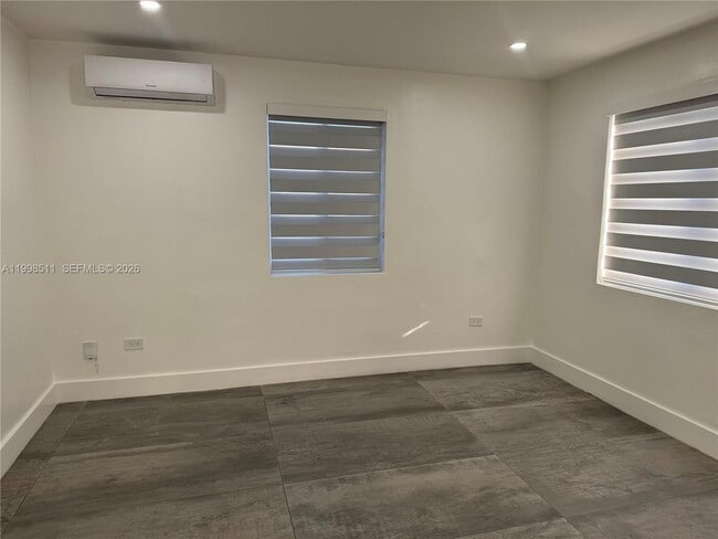 Photo - 731 E 19th St