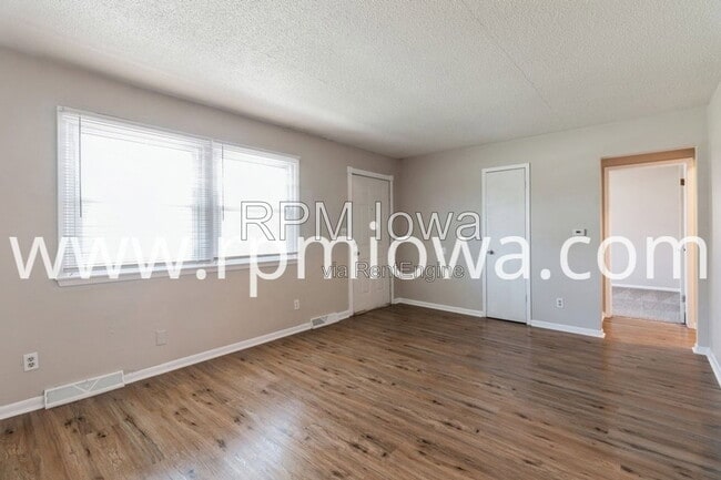Photo - 215 NW Arlan Dr