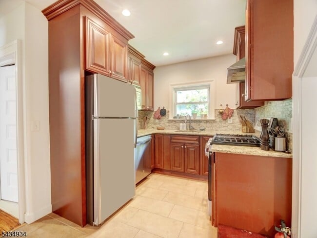 Photo - 285 Claremont Ave