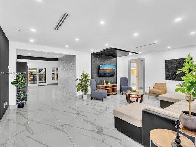 Photo - 440 SE 8th Ave