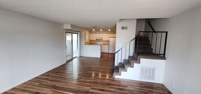 2 Bedroom town home in Sparks!