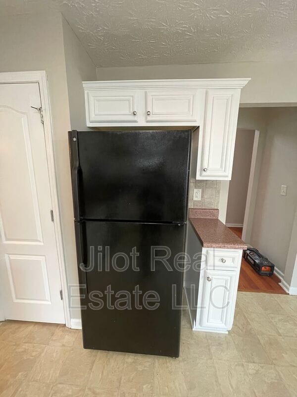 Photo - 700 Yukon Way House