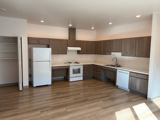 Kitchen without Decor - Blueberry Terrace