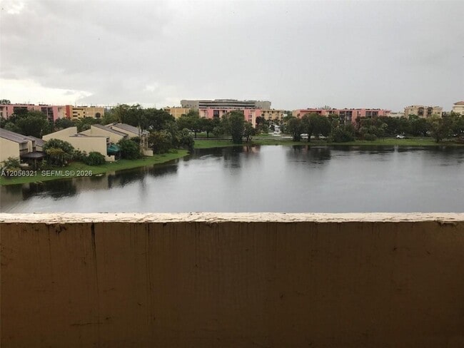 Building Photo - 9359 Fontainebleau Blvd Unit F414