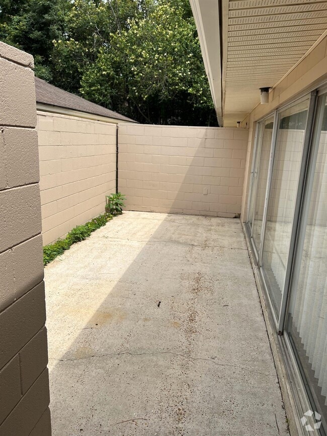 Building Photo - 2241 W Pensacola St Unit 14 Rental